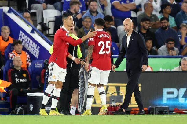 米乐M6-被全欧洲“羞辱”后，C罗接受现实从曼联替补席奋起